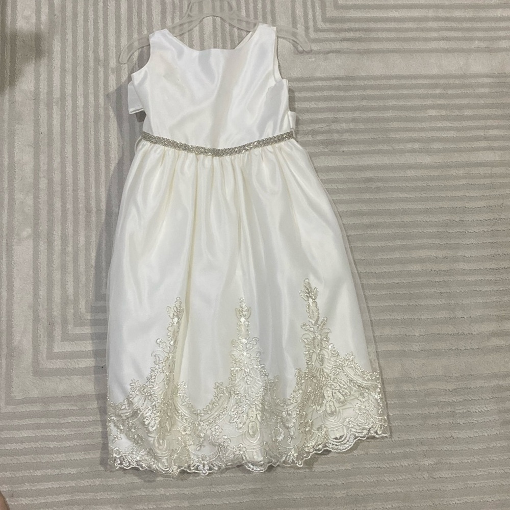 super cute white silky dress size 5 kids!
